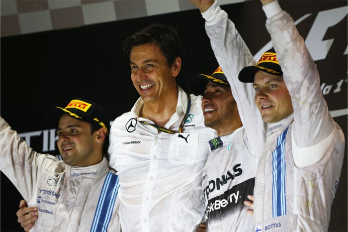 Lewis-Hamilton-2014-F1-World-Champion-Celebration-Abu-Dhabi-2014-Hug