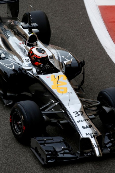 McLaren-Honda-Abu-Dhabi-Test-2014-Pit
