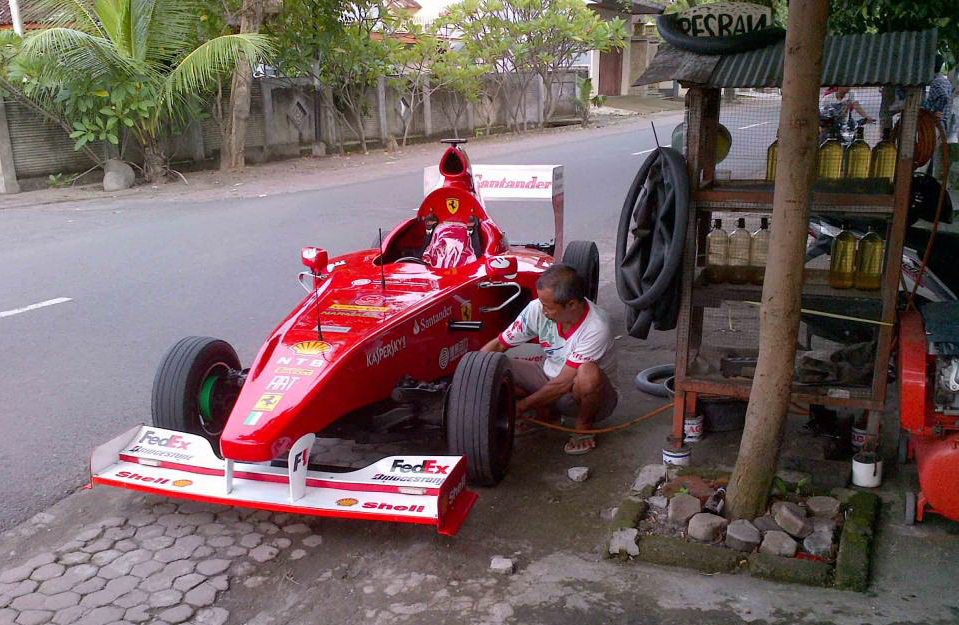 F1-Ferrari-Replica-A