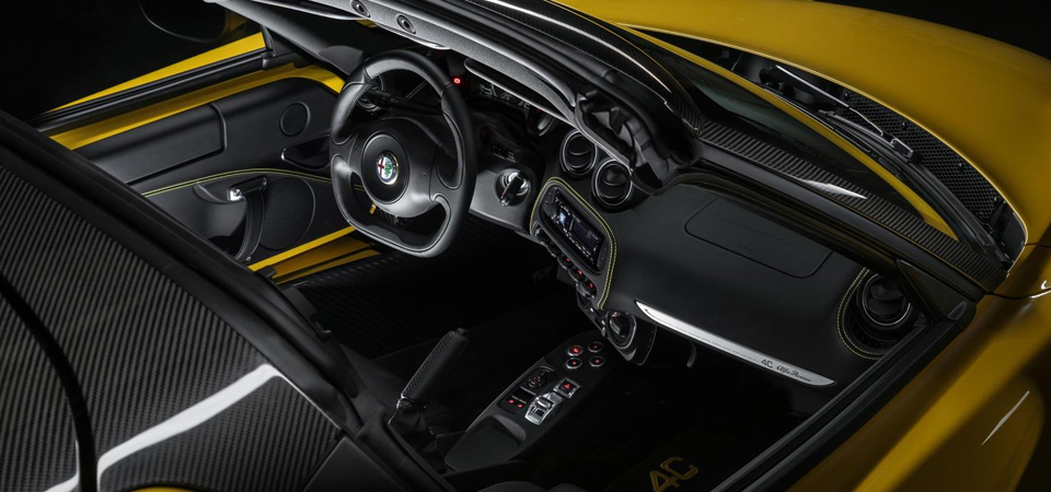 Alfa-Romeo-4C-Spider-Interior
