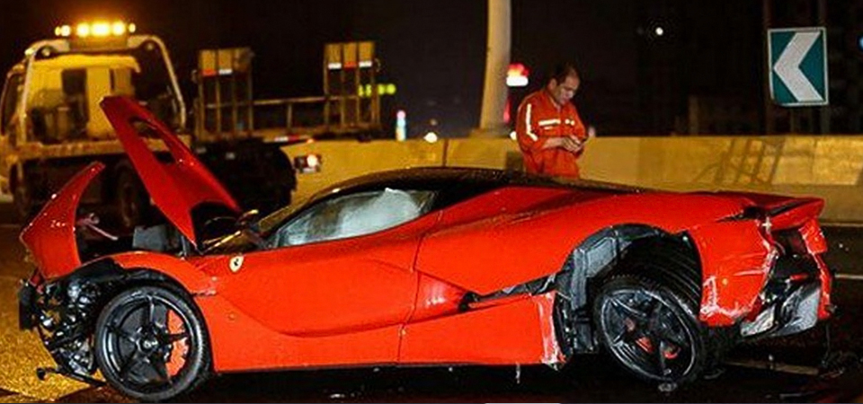 La-Ferrari-Crash-Shanghai-Rear