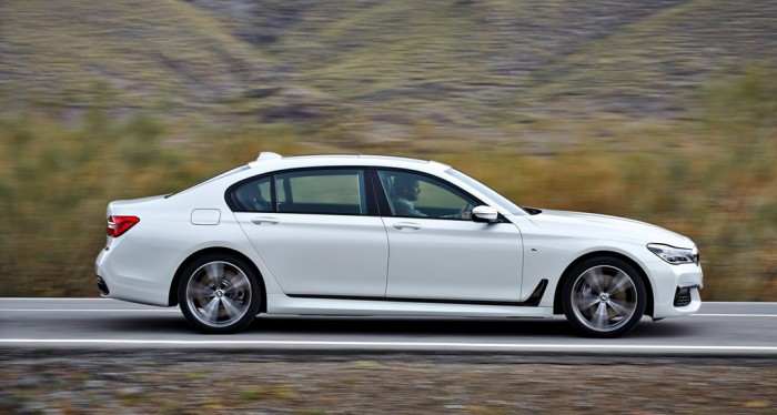 2016-BMW-7-Series-Profile