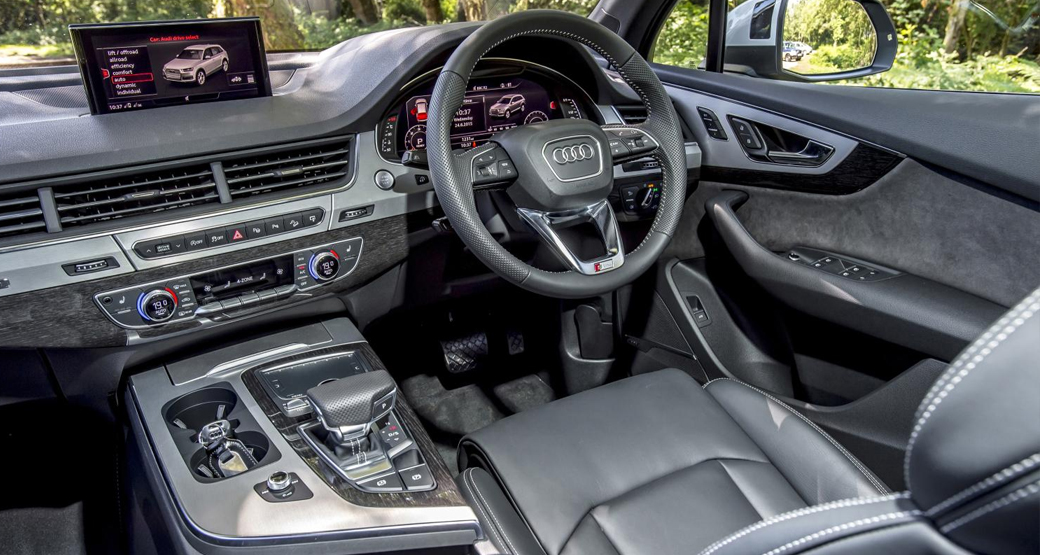 Audi-Q7-Driver-Cockpit