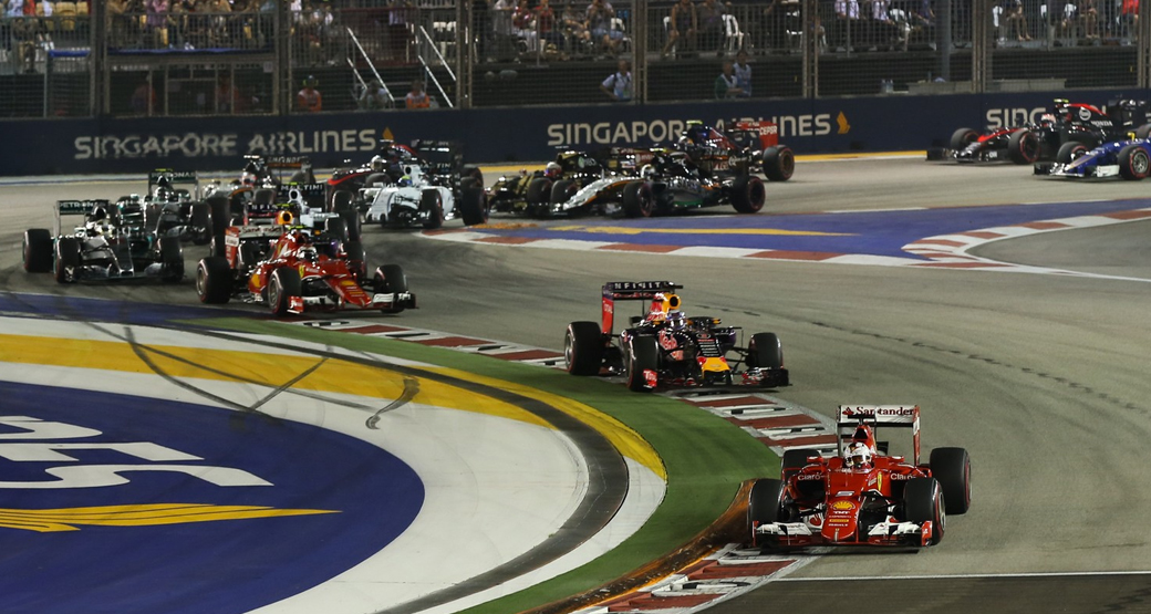 2015-Singapore-GP-First-Corner