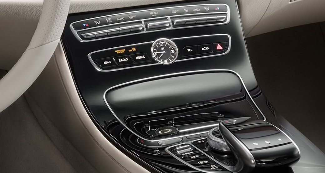 Mercedes-E-Class-Interior-2016--Touch-Control