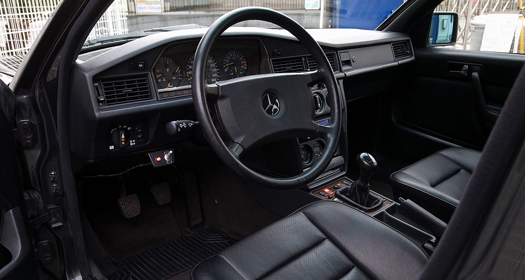 Mercedes-190-EVO-II-Interior
