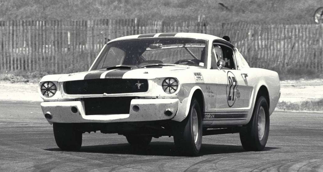 Shelby-GT350-Mustang-A