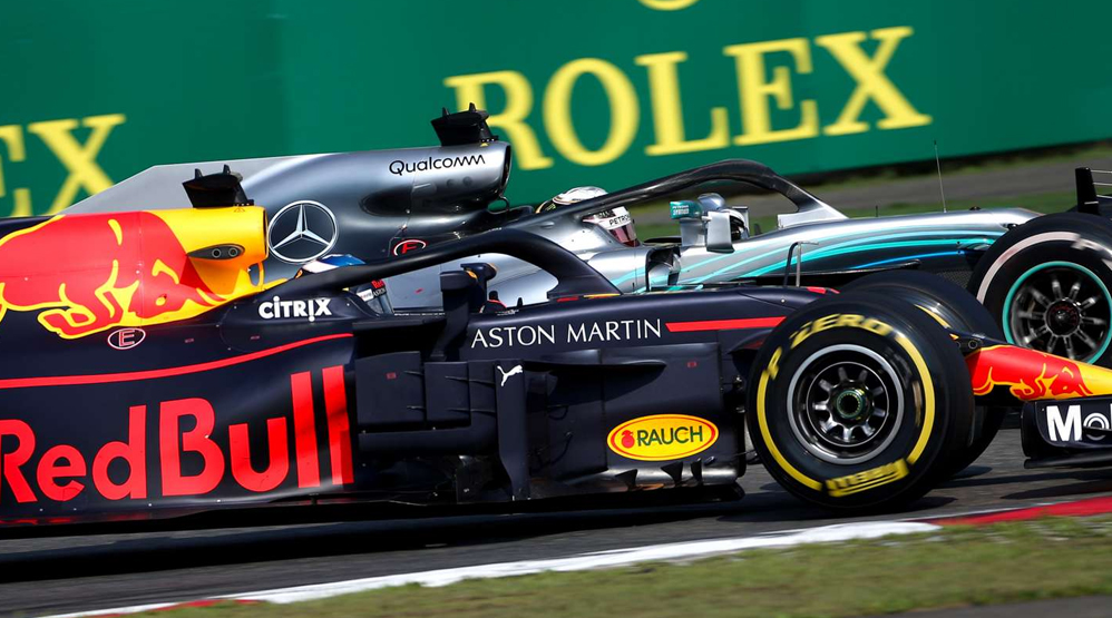 Daniel Ricciardo Passes Lewis Hamilton At the 2018 Chinese Gran Prix