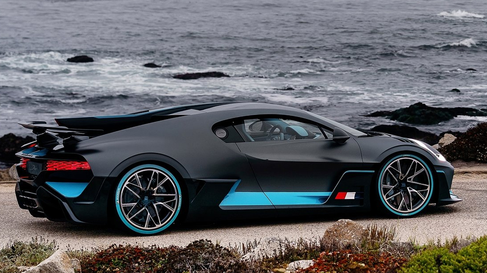 Bugatti Divo, $5m Hypercar, side elevation, dailycarblog.com