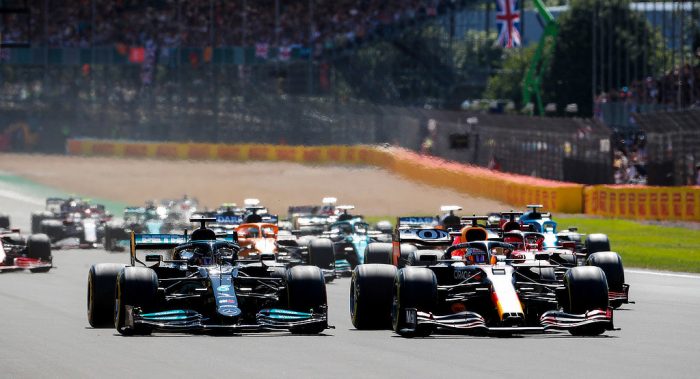 2021 British Grand Prix - Hamilton and Verstappen wheel to wheel - Dailycarblog